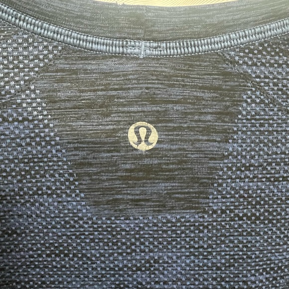 Lululemon Metal Vent T Shirt Navy Blue Large EUC - Picture 3 of 3
